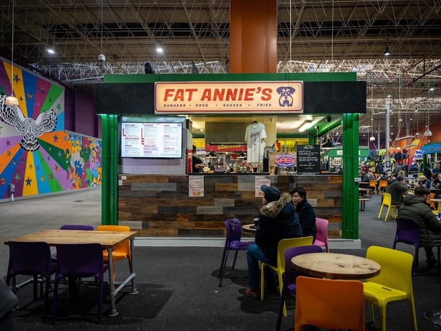 Fat Annie's is one of many places within the market that is fantastic value for money. This American style street food vendor serves burgers, hot dogs, shakes and fries. Prices for burgers and hot dogs range between £6-8.