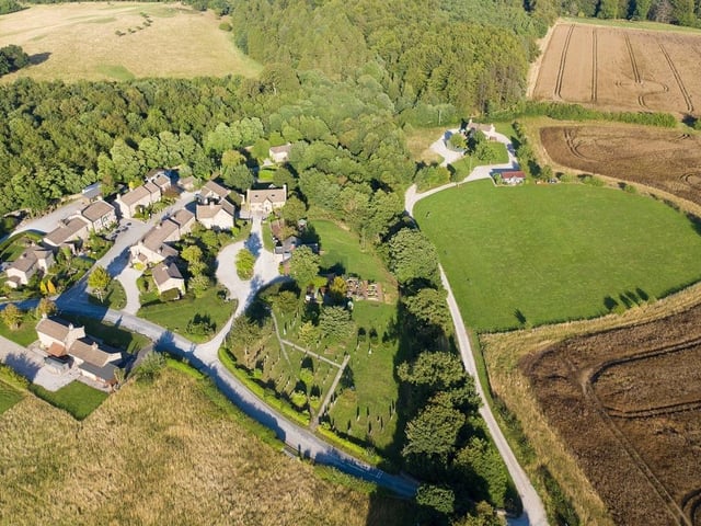 The Emmerdale village takes over more than 11 acres of land, with all of its buildings classed as temporary structures and most of them built using timber structures covered in limestone cladding, designed based on the 1600s housing designs built with Yorkshire limestone.