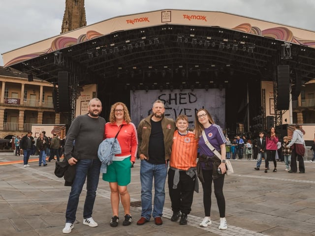 Shed Seven fans at The Piece Hall. Photos courtesy of The Piece Hall and Cuffe and Taylor