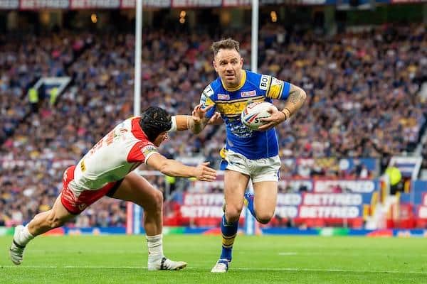 Richie Myler evades a tackle from Jonny Lomax during Rhinos' Grand Final defeat by St Helens. Picture by Allan McKenzie/SWpix.com.