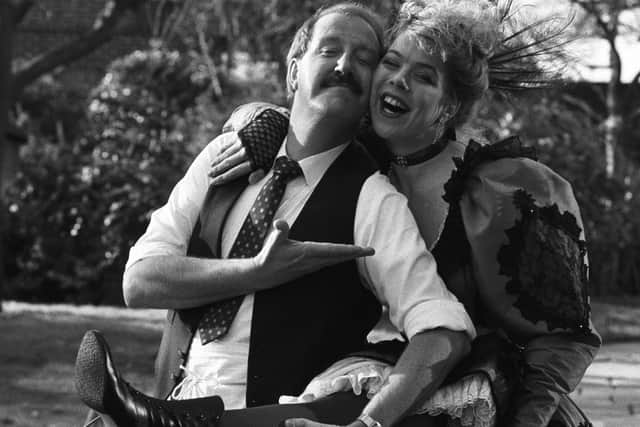 Actor Gordon Kaye and Sue Hodge of British sitcom 'Allo 'Allo! (photo: Getty Images)