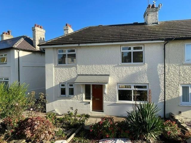 Situated in the sought after suburb of New Farnley with stunning views over countryside fields, this three bed semi-detached house is offered to the market with no forward chain and is sure to appeal to both first time buyers and investors. Requiring some renovation, the property boasts spacious internal accommodation and a generously sized rear garden, plus on street parking.