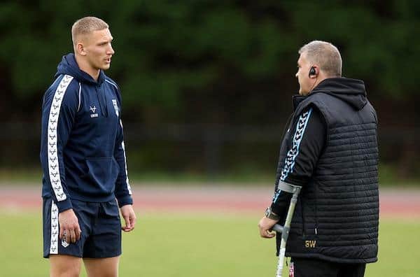 Mikolaj Oledzki talks to England coach Shaun Wane, who was on crutches following knee surgery, at training. Picture by Paul Currie/SWpix.com.