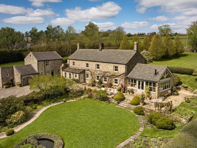 The main house has been renovated and finished in a tasteful, contemporary style, whilst still maintaining its historical character. The result is a harmonious blend of original period features, flawlessly combined with modern luxuries and conveniences. The charming period stone farmhouse also comes with a guest cottage, meaning the property has 4-bedrooms in total.