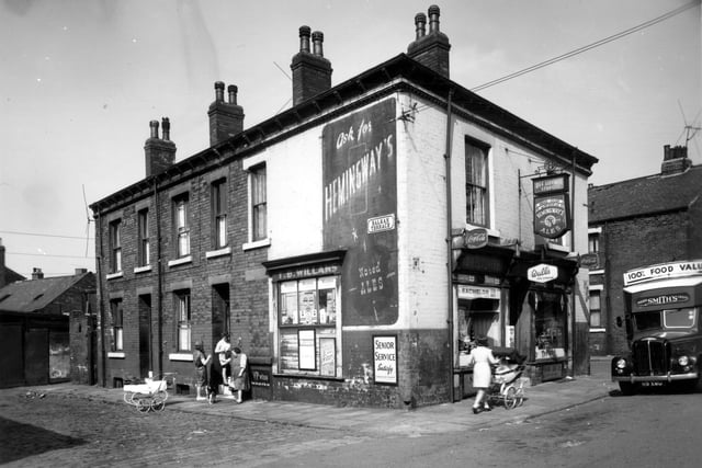 Enjoy these photo memories from around Richmond Hill in 19863. PIC: West Yorkshire Archive Service