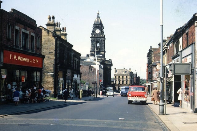 Looking north along Queen Street. F. W. Woolworth's is on the left, next to the entrance to Henry Place. The Town Hall and Lloyd's Bank can be seen in the centre. Shops on the right include Green's Butchers, with the Queen Hotel further along.