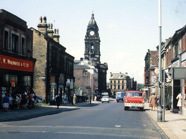 Looking north along Queen Street. F. W. Woolworth's is on the left, next to the entrance to Henry Place. The Town Hall and Lloyd's Bank can be seen in the centre. Shops on the right include Green's Butchers, with the Queen Hotel further along.