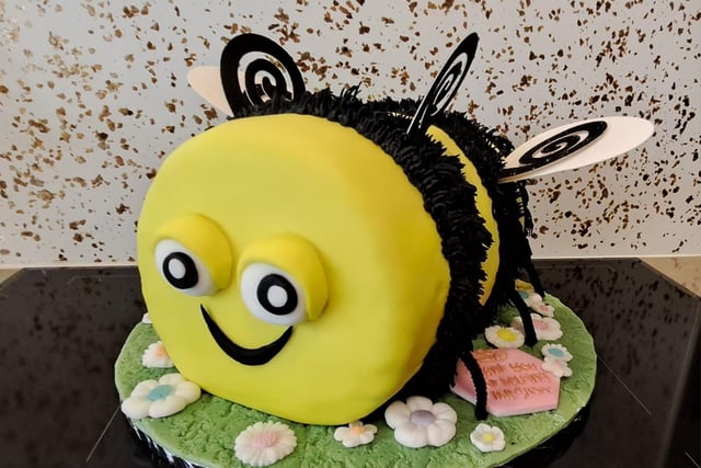 A wonderful bumble bee cake from Helen Arnold.