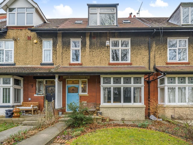 Available for sale is this characterful house with a light and airy feel to it. This solid family home has a prominent position on South Parade in Pudsey.