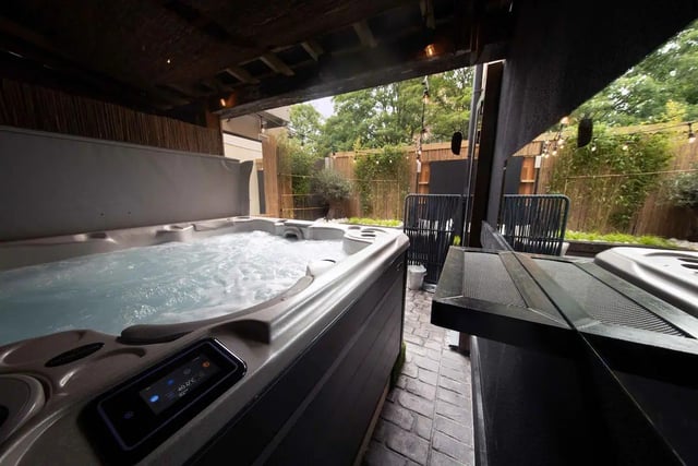 A jacuzzi has been recently installed on the rooftop terrace.