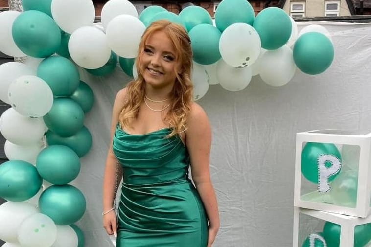 Sammi Pounder said: "My daughter looking amazing for her prom."