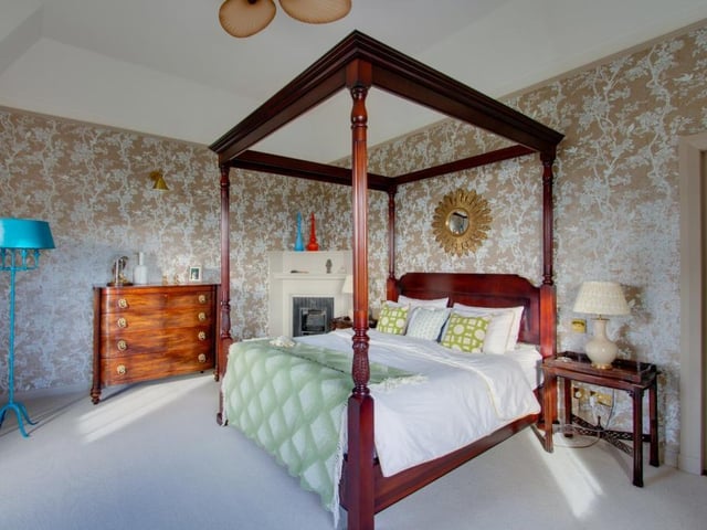 Principal bedroom.