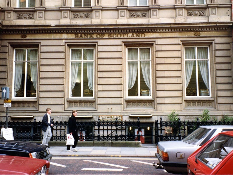 Park Row in November 1990, showing the Bank of Scotland. There are railings outside and steps leading down to Roberto Moura, hairdresser in the basement of the building.