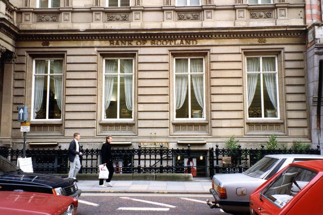 Park Row in November 1990, showing the Bank of Scotland. There are railings outside and steps leading down to Roberto Moura, hairdresser in the basement of the building.