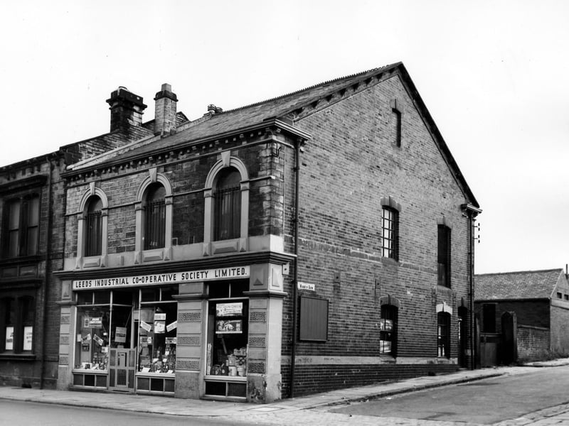 The Stanningley branch of the Leeds Industrial Co-operative Society Ltd at number 105 Town Street. Goods for sale include maccaroni cheese. On the right is Wood's Row leading up to Vernon Place. Pictured in August 1963.