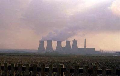 Five cooling towers are visible along with two smaller chimneys in this undated photo. The two towers to the right and the two chimneys belong to the "A" station which operated between the 1940s and the mid 1980s. The three towers to the left belong to the "B" station, built between 1955 and 1962. This originally had four towers but as only three appear to be visible here it would seem that this photo was taken after 1983-84 when the fourth cooling tower was demolished.