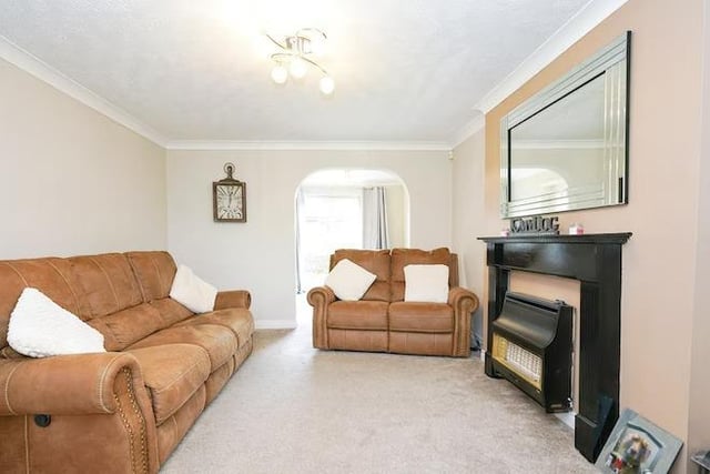 The property is close to many local amenities, schools and transport links to the city centre.