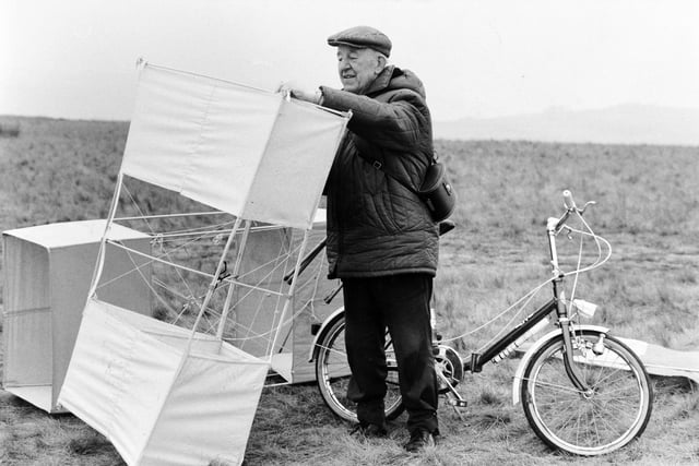 Fred Coles is pictured making last minute adjustments to his heavyweight kite in March 1980. However, the light wind would not lift it.