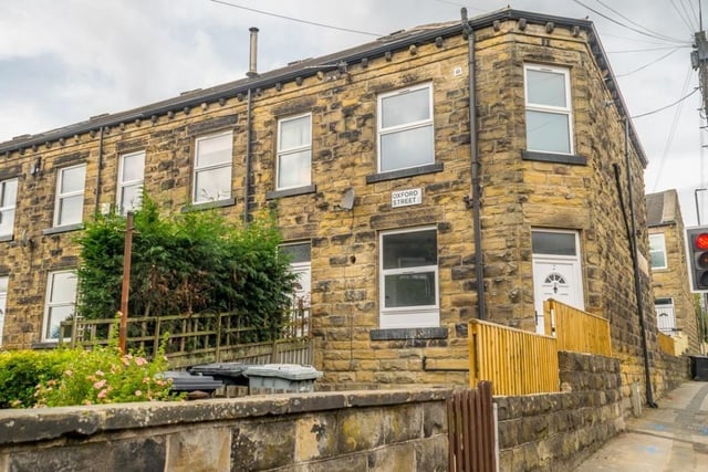 This two bedroom terraced house in Morley has a good sized kitchen and lounge area that have recently been fitted with new floors and furnishings. Externally there is space for parking and an easy-to-maintain garden.
