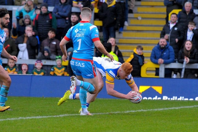 Reacted quickly to score his try and had some good moments in both halves 7.