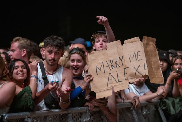 A fan of Arctic Monkeys frontman Alex Turner takes the opportunity to deliver a message with a little help from their friends.