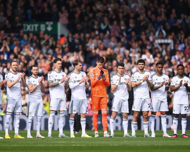 LEEDS, ENGLAND - APRIL 09: Players of Leeds United observe a minute of applause in honour of Kevin Speight and Christopher Loftus prior to the Premier League match between Leeds United and Crystal Palace at Elland Road on April 09, 2023 in Leeds, England. (Photo by Stu Forster/Getty Images)