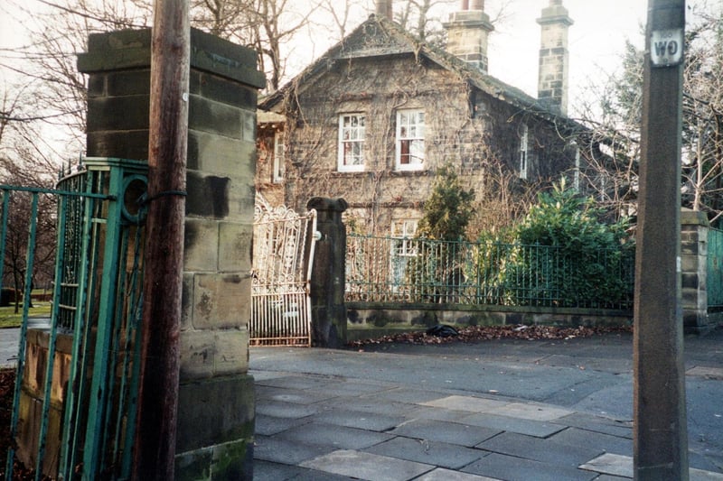 Potternewton Lodge at the top of Potternewton Park in March 2002. Now used by Park Lane College as an education site.