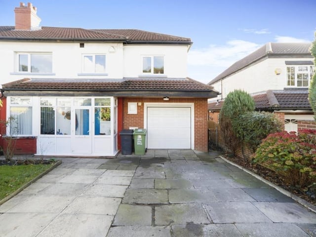 Situated in an ever popular area close to local shops at Oakwood Parade is this a spacious four bedroom semi-detached property. It has been modernised by its owners to provide superb modern accommodation, yet still retaining a family feel.