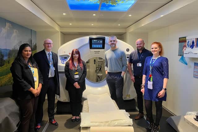 South Yorkshire Mayor Oliver Coppard (third from right) attended the Sheffield Lung Cancer Screening launch. LCS Clinical Director SYB Dr Jason Page is second from the left (L-R: LCS Project Manager SYB Asha Gudibandi, Dr Jason Page, Mobile Manager Alliance Medical Dawn Baldwin, SY Mayor Coppard, Head of Clinical Operations for Screening Services at Xyla Services Ryan Rukas, and LCS Senior Comms and Engagement Officer SYB Hannah Young)