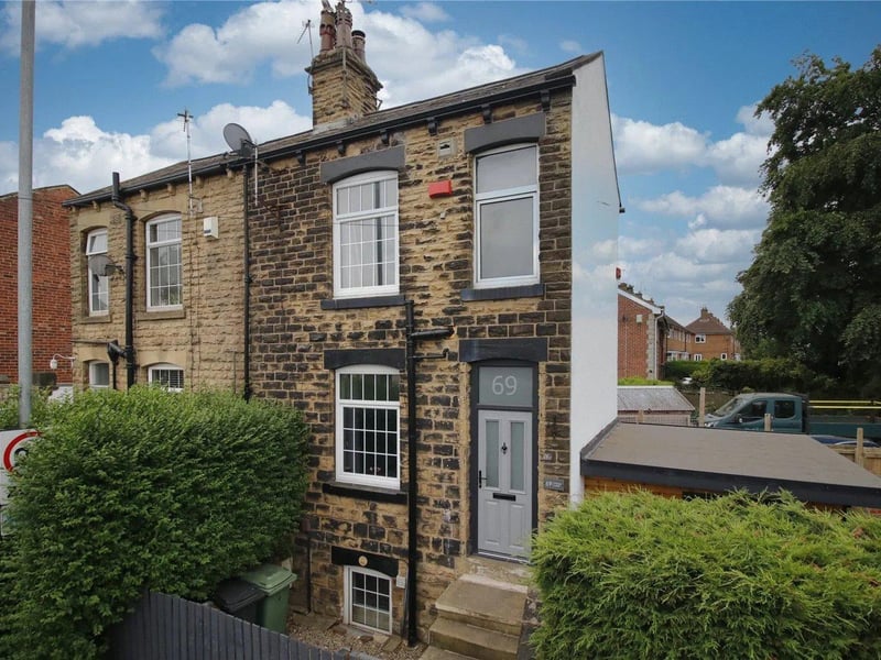 Sited over three floors along with a boarded loft, this one-bedroom stone terrace in Rodley is minutes away from local amenities and has excellent commuter links. It comprises entrance vestibule, lounge/diner, dining kitchen, double bedroom, and modern house bathroom. Other features include the loft with eaves storage and a courtyard style space to the front. It is listed with Hardisty & Co and has an asking price of £195,000.