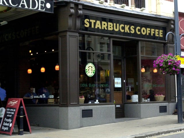 The Starbucks in Briggate scored 4 stars from 400 reviews