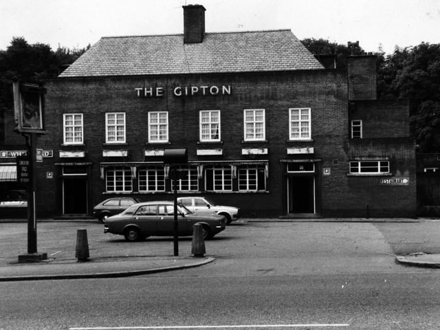 Do you remember Ronald Winter? He was the licensee at The Gipton on Roundhay Road when this photo was taken in June 1982.