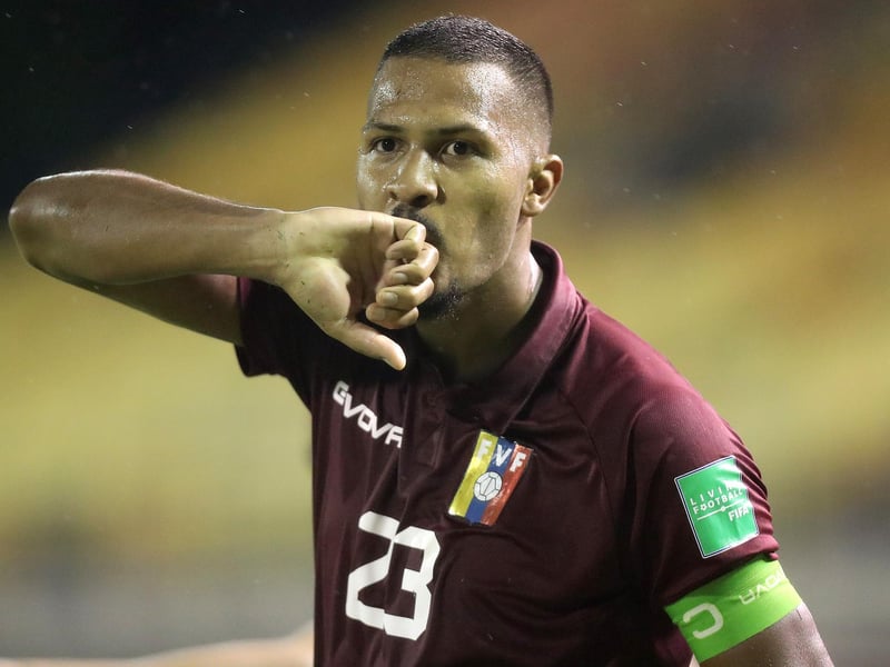 Salomon Rondon will link up with Rafa Benitez for the third time as he signs for Everton on a free transfer. The striker had previously played under the Spaniard for Dalian Professional and Newcastle United.