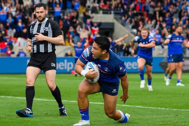 Mason Lino scores the winning try for Wakefield Trinity against Hull KR. Picture by Allan McKenzie/SWpix.com.