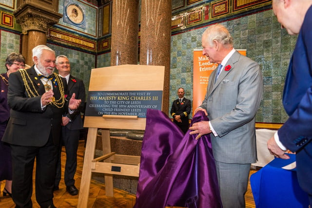 The King unveiled a plaque commemorating the 10th anniversary of Child Friendly Leeds.