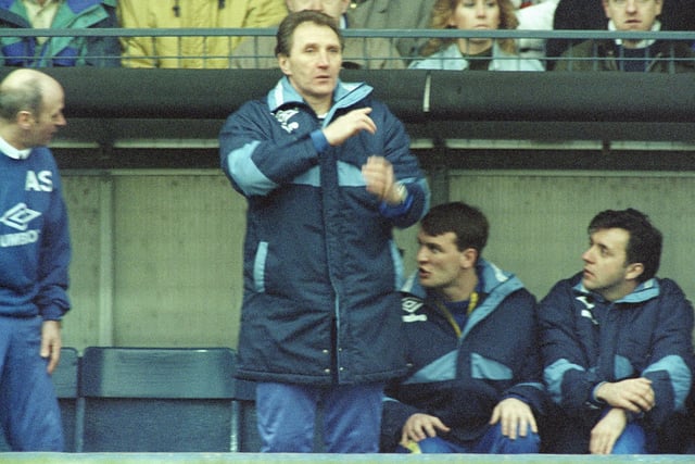 Leeds v Crystal Palace 23-3-91 Howard wilkinson issues instructions from the bench