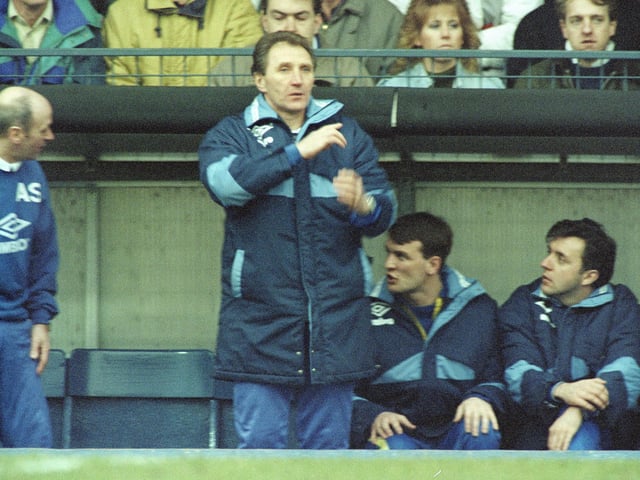 Leeds v Crystal Palace 23-3-91 Howard wilkinson issues instructions from the bench
