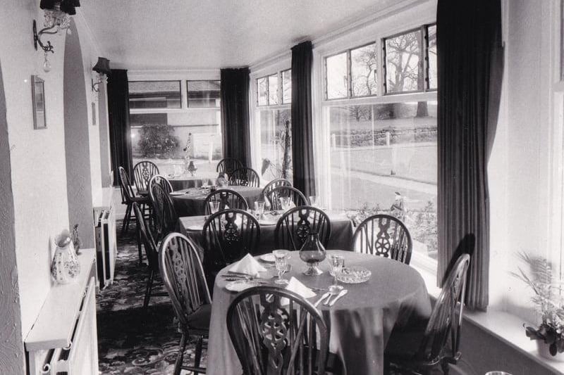 Diners enjoyed a view of Roundhay Golf Club at Bonappetit on Park Lane in April 1981.