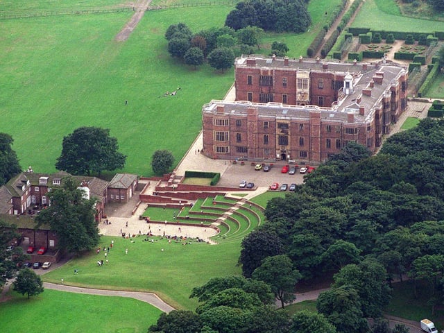 Share your memories of east Leeds in 1998 with Andrew Hutchinson via email at: andrew.hutchinson@jpress.co.uk or tweet him - @AndyHutchYPN