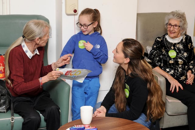 Elderly residents and guests at the Leeds Jewish Housing Association spent the afternoon chatting to the Eco Committee students from Brodetsky Primary School. The pupils shared their commitment to the planet.