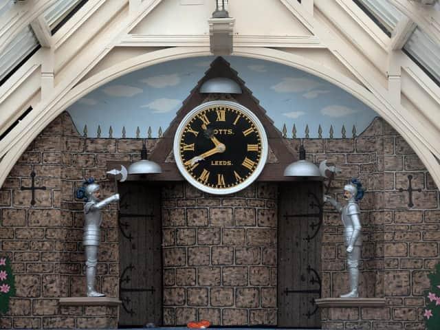 William Potts founded his business in Pudsey in 1833. In 1962 he moved it to Guildford Street to found the Guildford Clock Works and began the mass production of clocks for schools, offices and railways. Three of William’s sons joined the firm (William Potts & Sons Ltd). It was Robert Potts (1943-1917), his second son, who later became head of the firm. Brothers Tom and Charles both left to set up their own clock businesses. Many Potts clocks remain in Leeds to this day. One of the most famous is the famous Ivanhoe clock in Thornton’s Arcade.