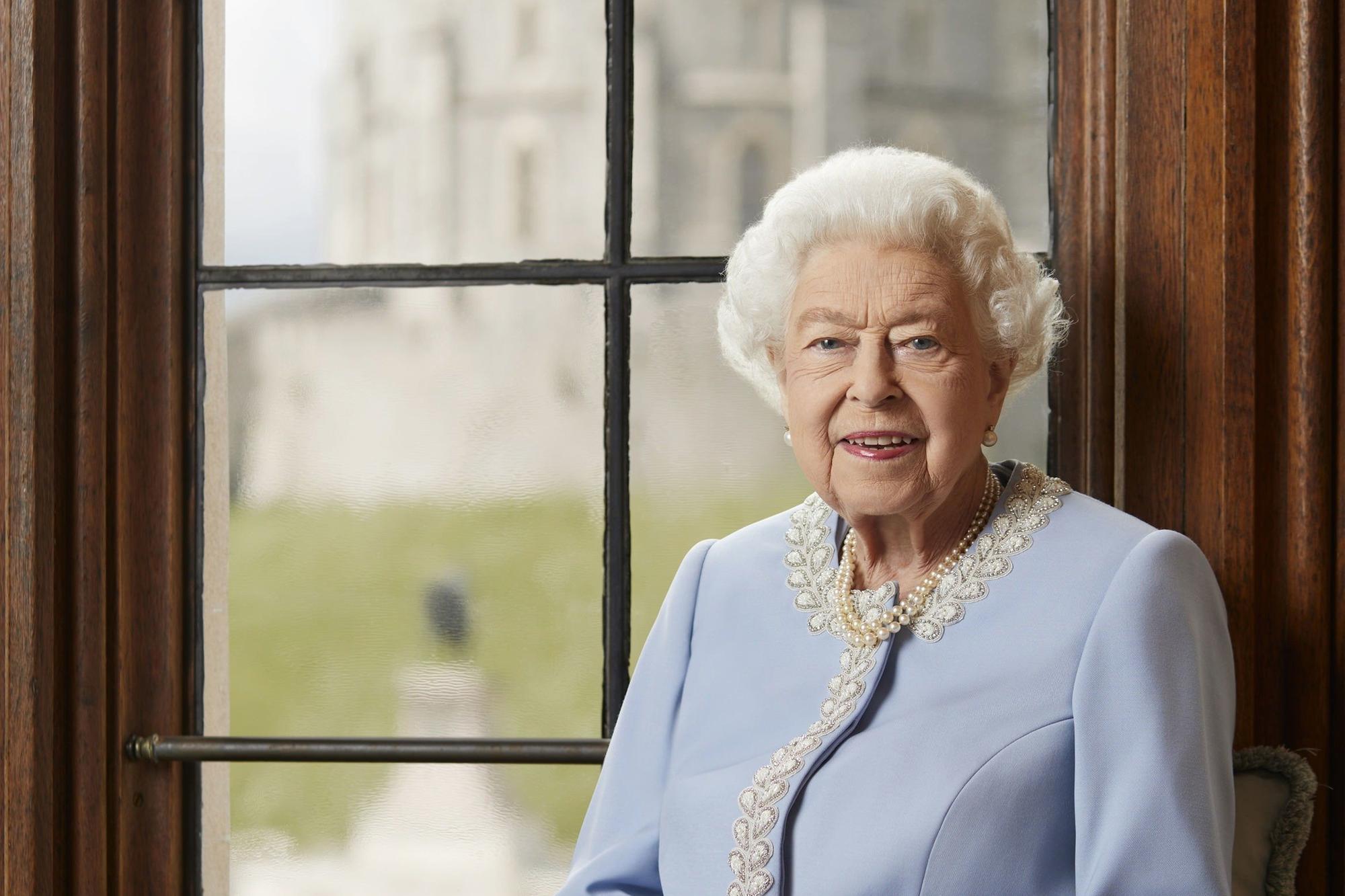 Leeds mourns Queen Elizabeth II: Church bells to toll, city's book of condolence and tributes