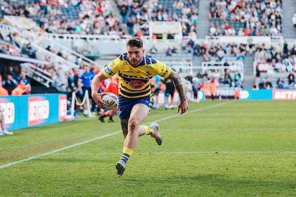 Connor Wrench scores for Warrington, but their league leaders' shield hopes were dented by a 30-18 defeat to Hull FC.