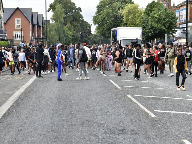 The carnival always attracts large crowds.