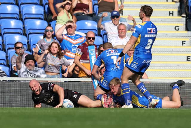 Lee Kershaw, seen scoring for London Broncos against Leeds Rhinos two months ago, has joined Hull KR. Picture by John Clifton/SWpix.com.