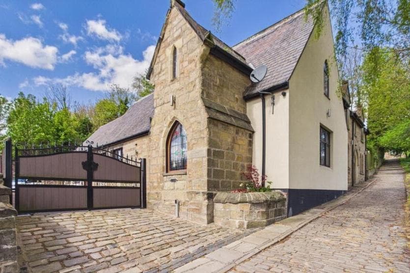 Besichtigen Sie ein Anwesen im Wert von 775.000 £ neben Pontefract Castle ...