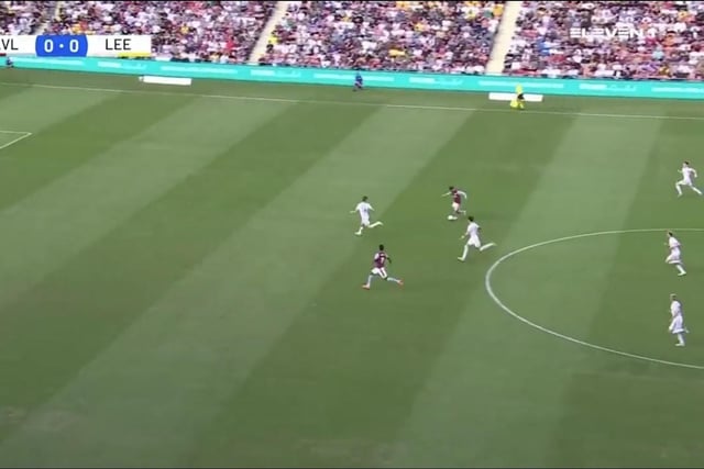 Something seen repeatedly during the tour was Leeds being caught 2-on-2 in defensive transition. On this occasion against Aston Villa, only a superb Illan Meslier save onto the roof of the net stops Leeds from conceding. Again, there is no full-back cover on either side when building up and then giving the ball away. (Pic: InStat)