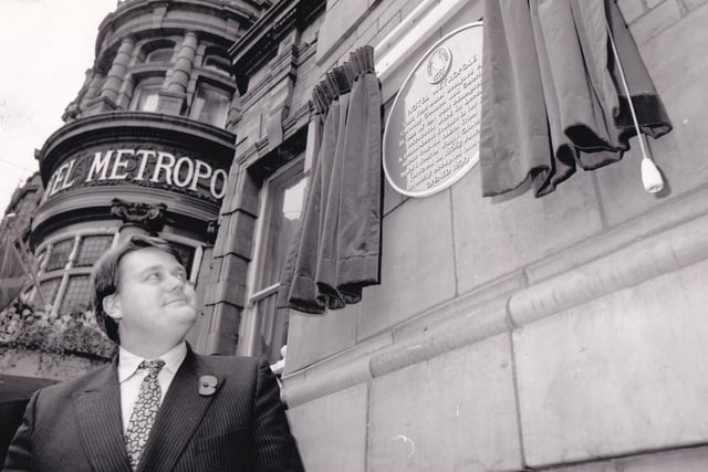 November 1989 and tourism minister Lord Strathclyde unveiled the final plaque to mark the opening of a Leeds history trail. He braved pouring rain to perform the ceremony outside the Metropole, the last stop on the new Leeds City Historic Plaques Trail.