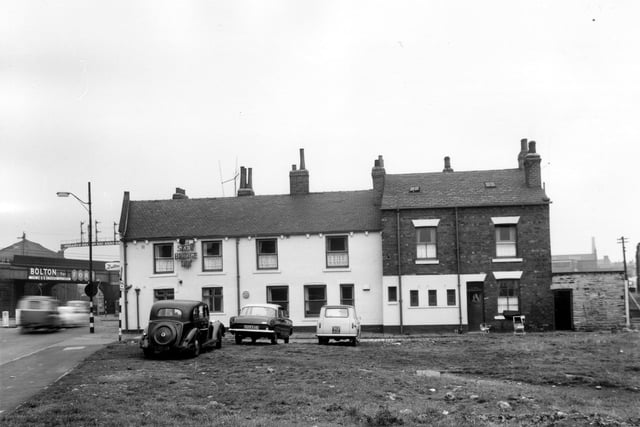 A view looking from waste ground onto Broadbent Court in March 1965. On the left edge, Gelderd Road is visible with the railway bridge above. In the centre is the Skew Bridge Inn which was number 19 Gelderd Road.
