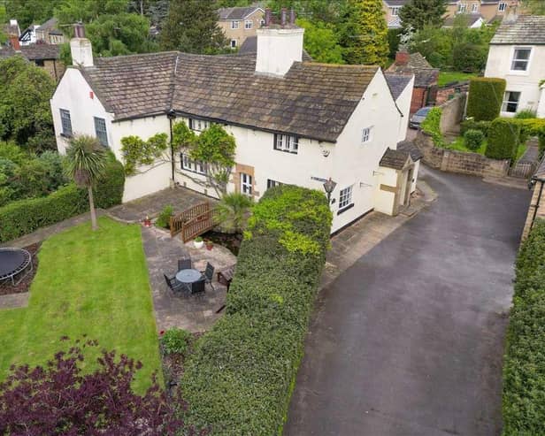 This property is set in a Conservation area and dates back to circa 1640. Take a look inside...